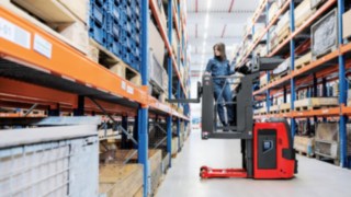 En plocktruck från Linde Material Handling. En plocktruck från Linde Material Handling.