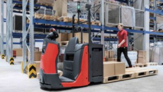 De nya semi-automatiserade plocktruckarna höjer effektiviteten med upp till 20 % De nya semi-automatiserade plocktruckarna höjer effektiviteten med upp till 20 %