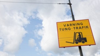 Varningsskylt på Uddeholms AB Varningsskylt på Uddeholms AB