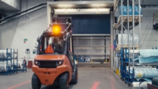 En Lindetruck i Trelleborg Sealing Solutions produktionsmiljö.