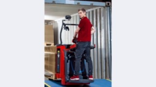 Truckförare i trångt utrymme