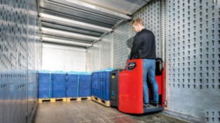 Lindes kompakta låglyftare T25 i arbete Lindes kompakta låglyftare T25 i arbete